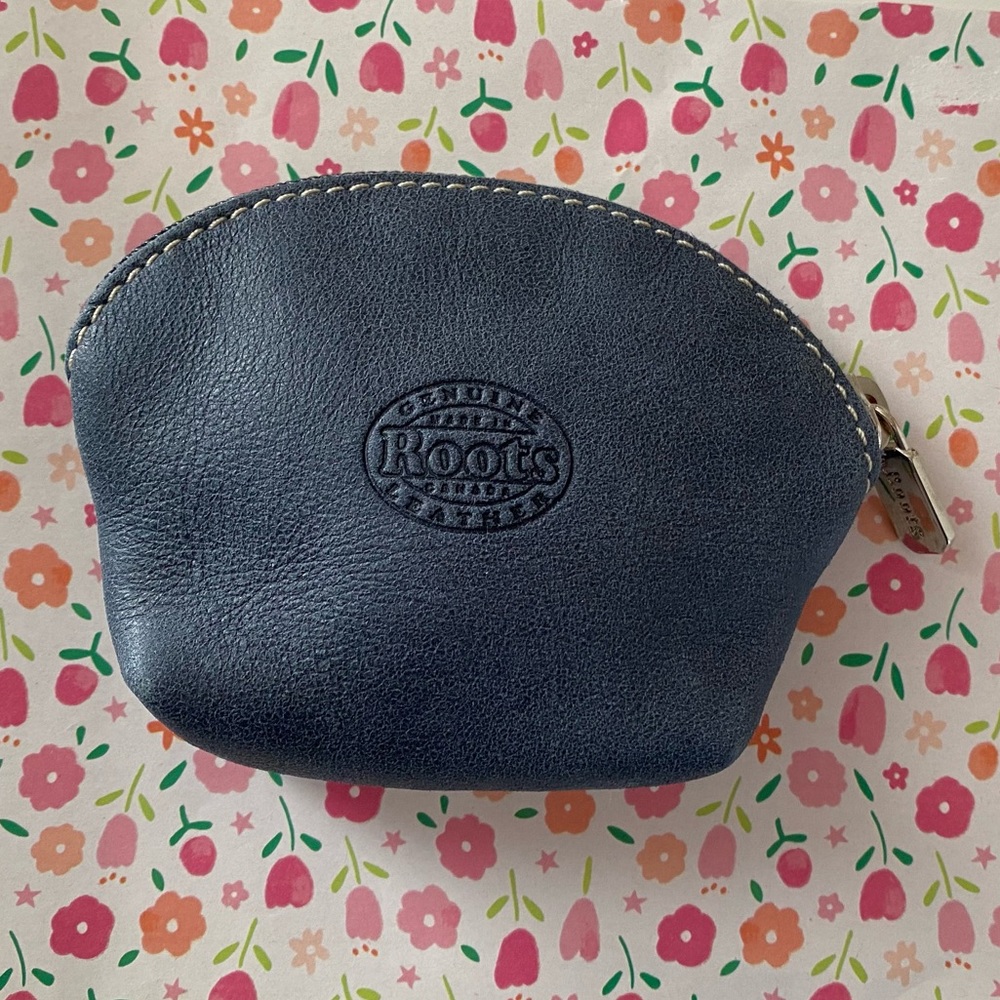 🌷2/$30🌷  Roots Leather Pouch